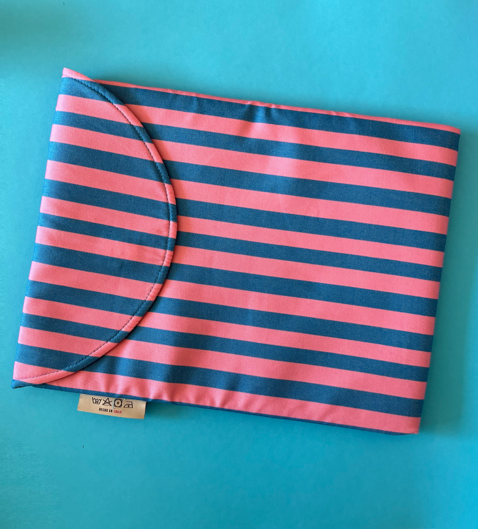 Funda Notebook "Si Quieres Magia, Be Magic"